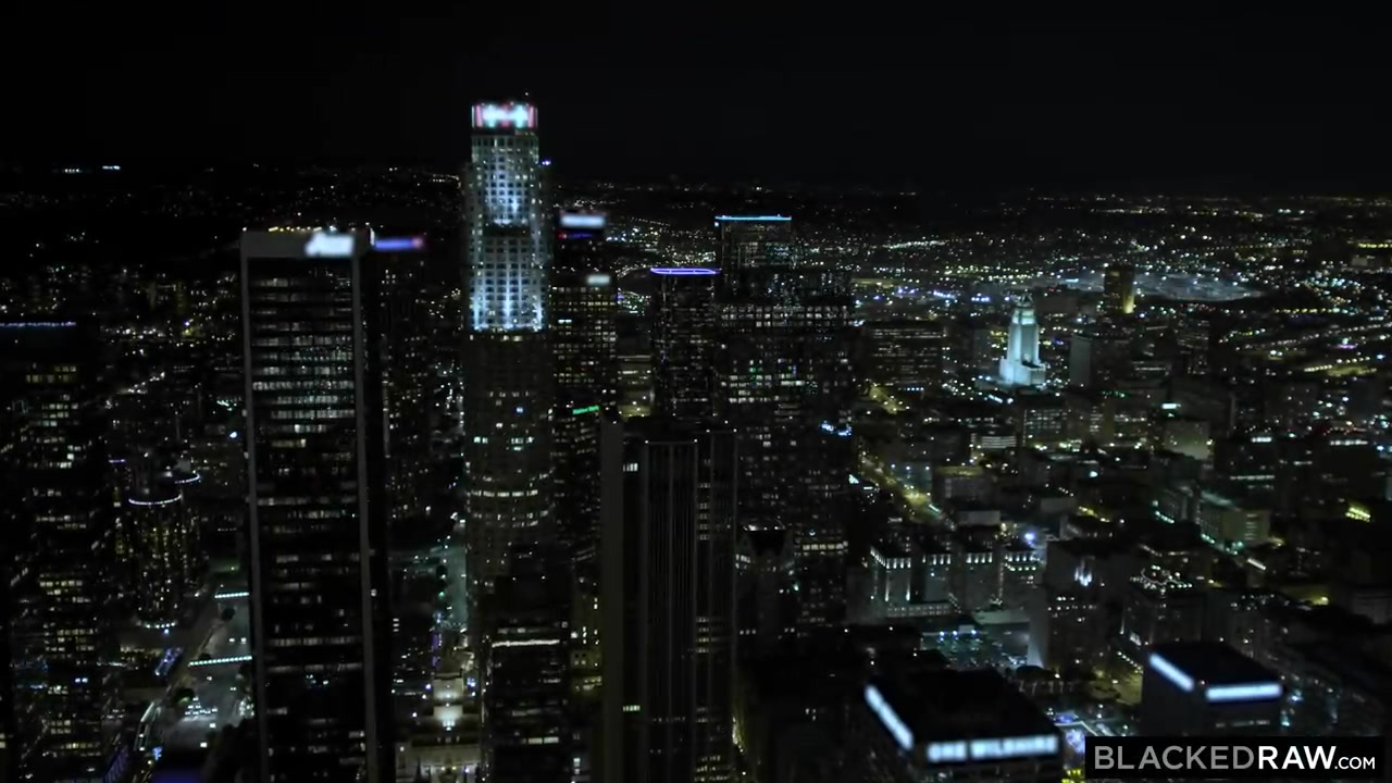 黑人大战白人妹子-身材娇小金发妹子被黑人大屌各种蹂躏抱起来干按着猛操