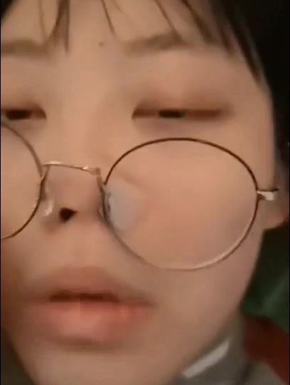 【网爆门事件】贵阳一中高一教室门,教室所拍的视频外泄,女方还蛮清秀的，谁知玩的这么开