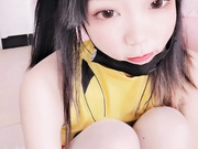 推特网红『小仙云儿』可爱皮卡丘紧身衣自慰诱惑 不停呻吟勾引淫荡的舔抠出来的骚水