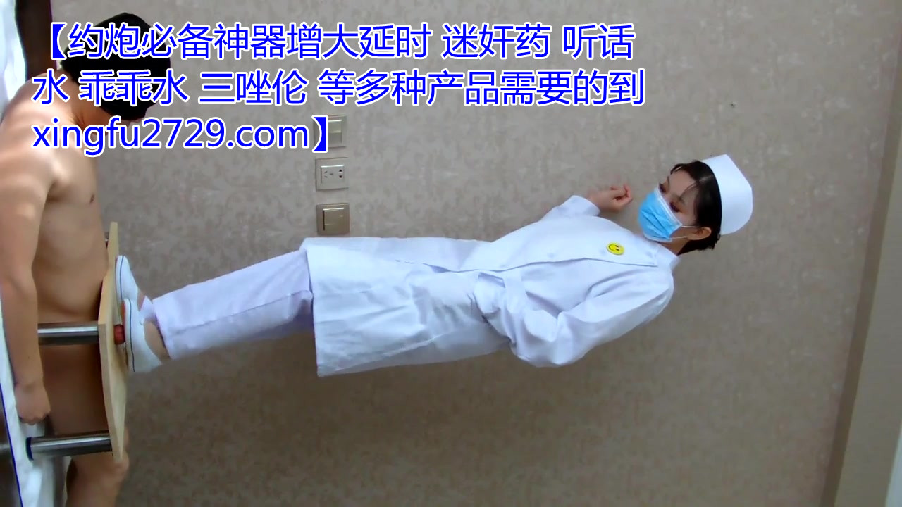 漂亮的护士姐姐为病人做特殊的治疗