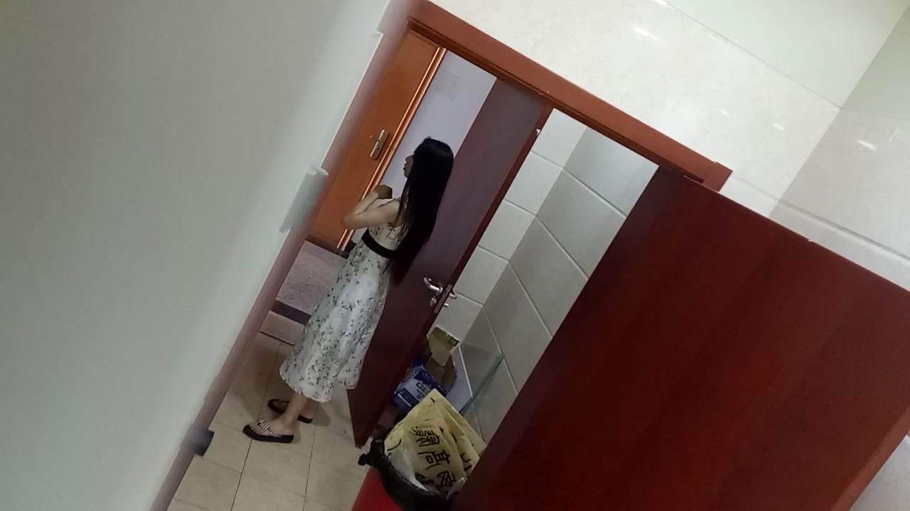 廁拍大神潛入某高校教學樓公共女廁偷拍大學生美女如廁噓噓 貌似有幾個妹子顏值不錯 720P高清原版