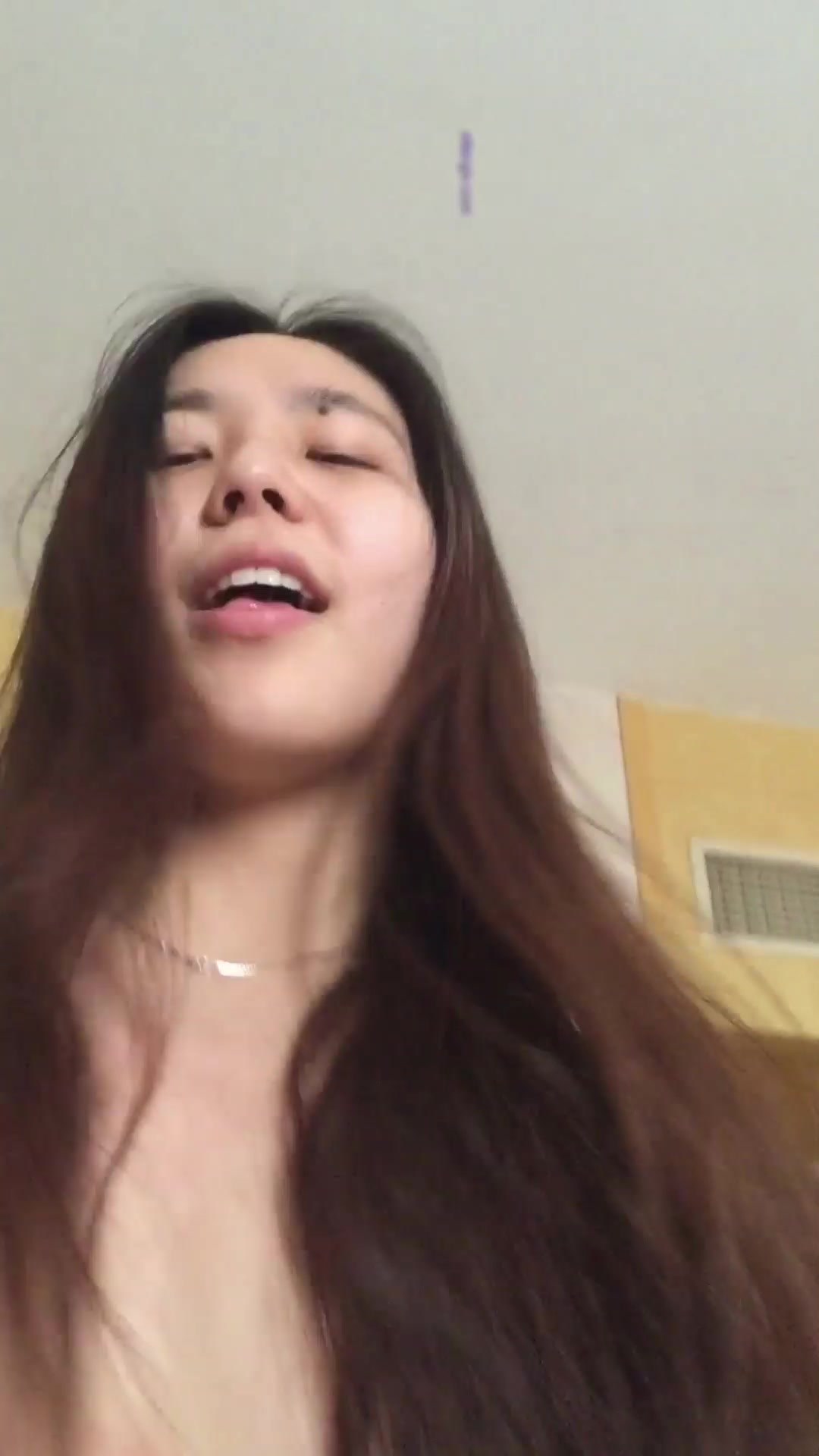 周末酒店開房偷情私會苗條身材良家寂寞少婦啪啪打炮 主動張開雙腿給操幹的高潮不斷 露臉刺激 國語1080P高清