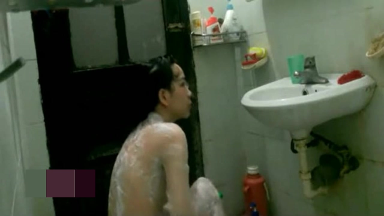 【全網推薦】【經典盜錄】趴窗戶邊窺視良家人妻少婦洗浴護膚（第八部）雪白肌膚堅挺美乳看得讓人欲火焚身～720P高清原版