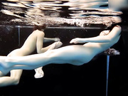 极品双模水下脱衣展示水中女性诱人裸体，720P高清