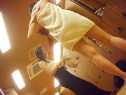 盗站新流出女偷拍客潜入某高校浴室更衣室近距离偷拍女同学的美丽胴体