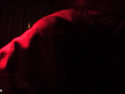 長發女友伏於大腿間整根大屌吞入口中_1